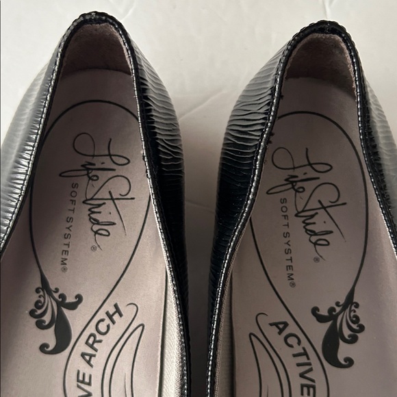 Life Stride Black Flats,Buckle, active arch, soft system, flex, support, sz 7.5M - Picture 5 of 15